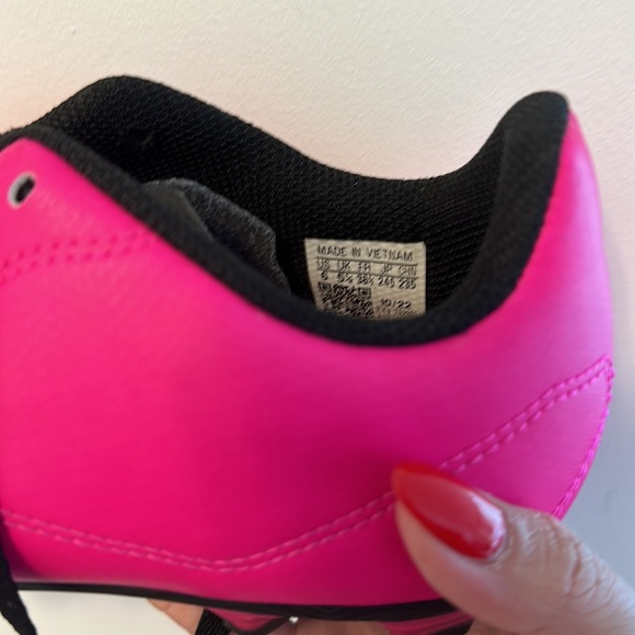 Adidas soccer shoes with cleats - Picture 3 of 3